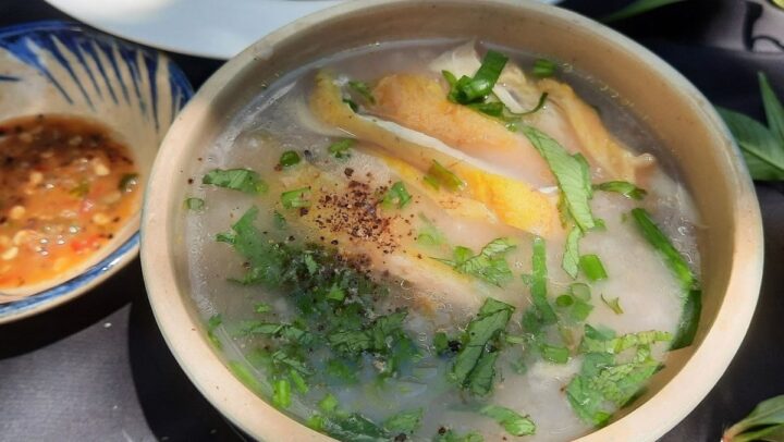 Hình ảnh món cháo gà đậu đen thơm ngon
