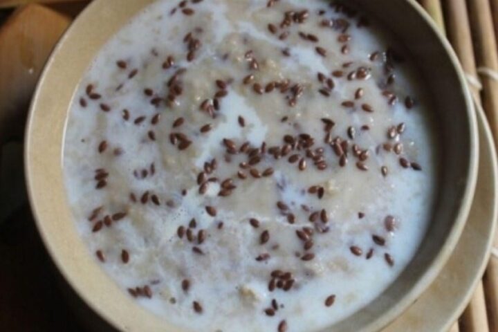 Bát cháo hạt chia yến mạch bổ dưỡng cho bé