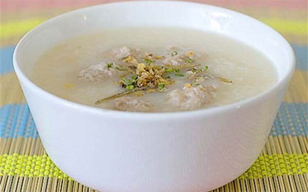 Xương dê tươi đang được sơ chế để nấu cháo không bị mùi