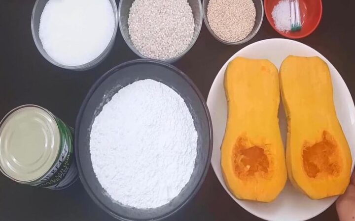Nguyên liệu đầy đủ cho cách nấu chè bí đỏ bột báng gồm bí đỏ, bột báng, nước cốt dừa và đường