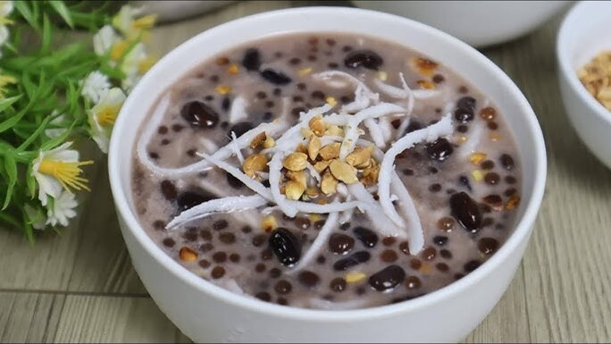 Chén chè đậu đen dẻo ngon hấp dẫn, chuẩn bị thưởng thức