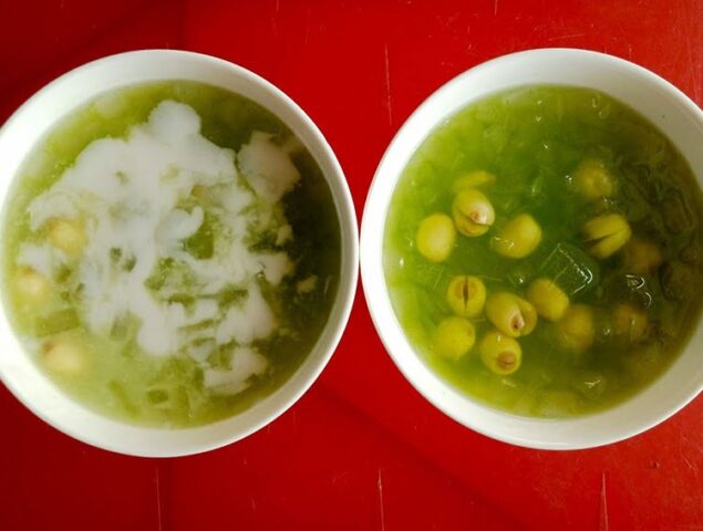 Chè đậu xanh lá dứa hạt sen thơm ngon, màu xanh tự nhiên hấp dẫn