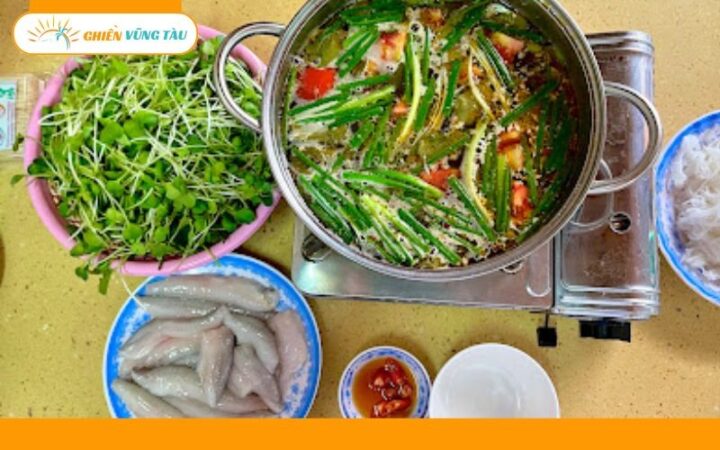 Nồi lẩu cá khoai Vũng Tàu nghi ngút khói với nước dùng chua cay đặc trưng