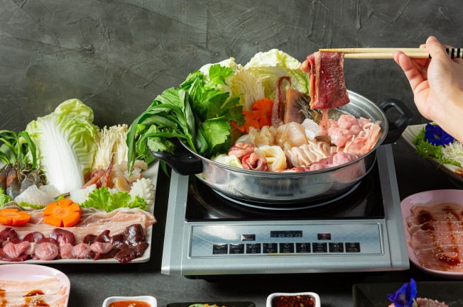 Nguyên liệu tươi sống chuẩn bị cho món lẩu Thái ngon rẻ tại nhà