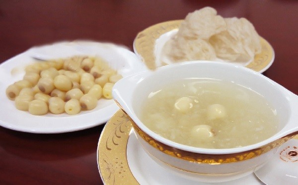 Cách nấu tổ yến với hạt sen bổ dưỡng, thơm ngon tại nhà