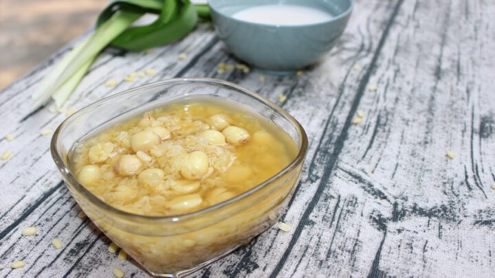 Cách nấu xôi chè hạt sen đậu xanh cho cúng đầy tháng bé trai bằng nồi cơm điện thơm ngon