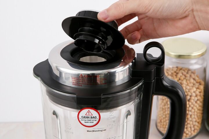 Chuẩn bị thực phẩm và cho vào cối xay nấu đa năng
