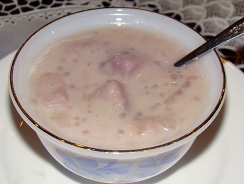 Chén chè khoai môn nấu mật mía thơm lừng, béo ngậy chuẩn vị truyền thống