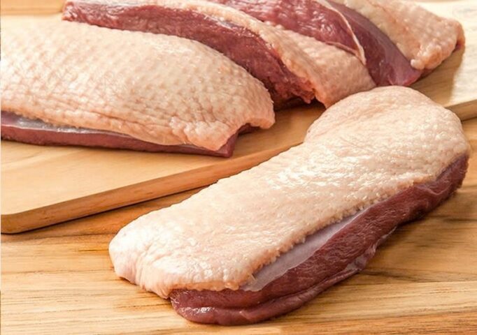 Chọn vịt tươi ngon cho món cách nấu cháo vịt đậu xanh