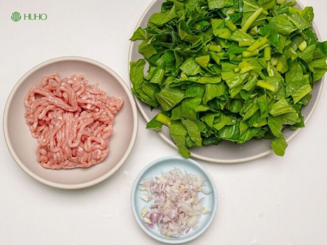Nguyên liệu tươi ngon cho món cách nấu canh cải thịt heo truyền thống