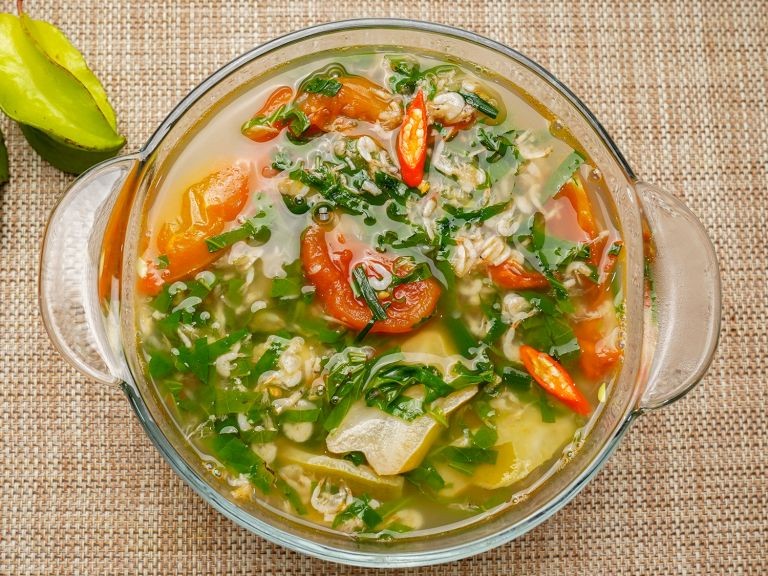 Canh tép nấu khế chua thanh mát