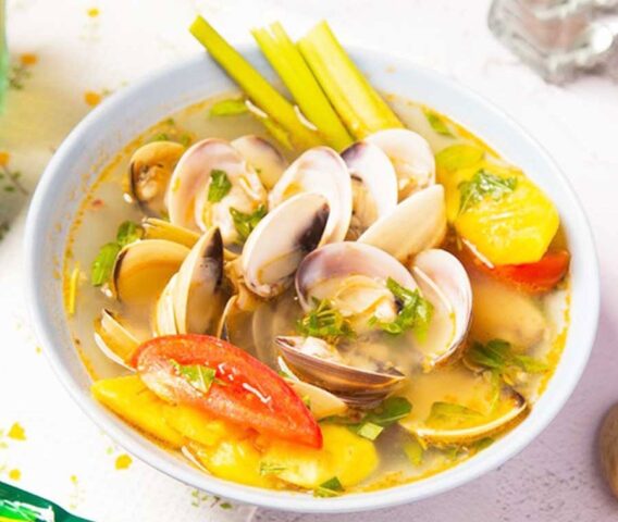 Canh ngao chua dứa thanh mát, gợi ý hoàn hảo cho cách nấu canh chua ăn với bún