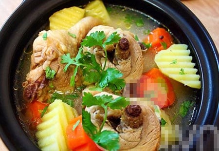 Tô canh gà khoai tây ấm nóng, thơm ngon, dễ làm tại nhà