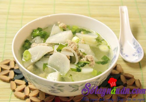 Canh củ cải trắng nấu thịt thơm ngon, bổ dưỡng cho gia đình