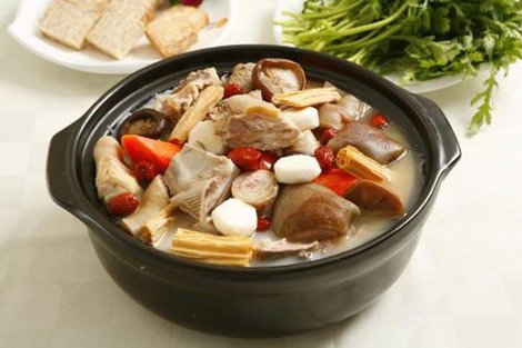 Tô canh xương dê nóng hổi bổ dưỡng