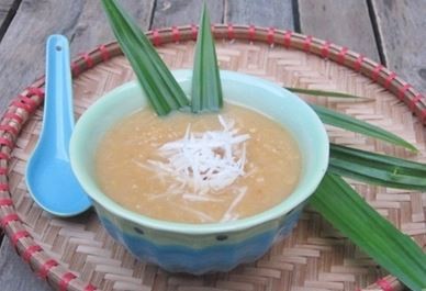 Bát chè thốt nốt đậu xanh thơm ngon, béo ngậy với nước cốt dừa và dừa sợi