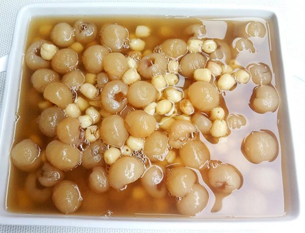Nguyên liệu chuẩn bị cho món chè hạt sen trân châu long nhãn thơm ngon