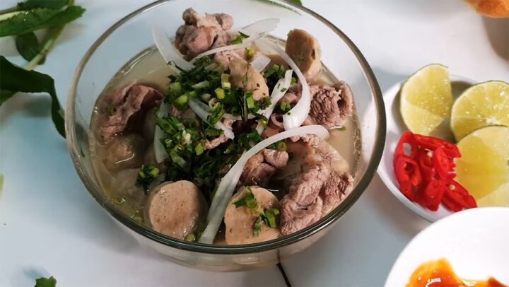 Món súp gân bò thơm ngon, nóng hổi hấp dẫn