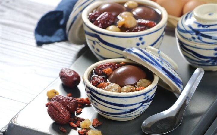 Chè trứng hồng (hột gà trà) thanh mát, một cách nấu chè người hoa bổ dưỡng