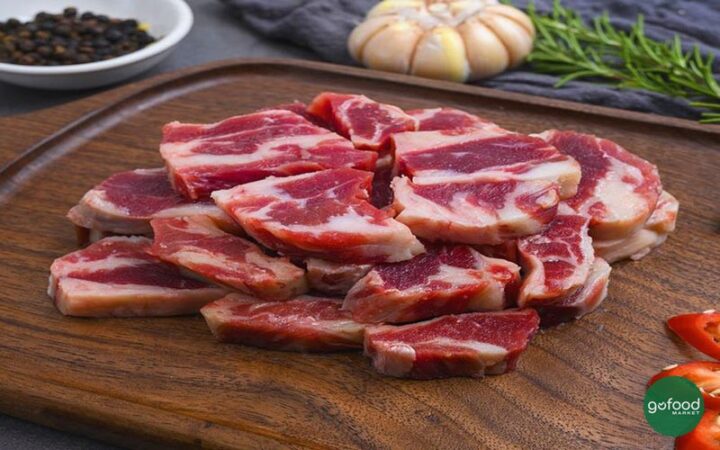 Dẻ sườn bò tươi ngon nguyên miếng chuẩn bị cho món sốt vang