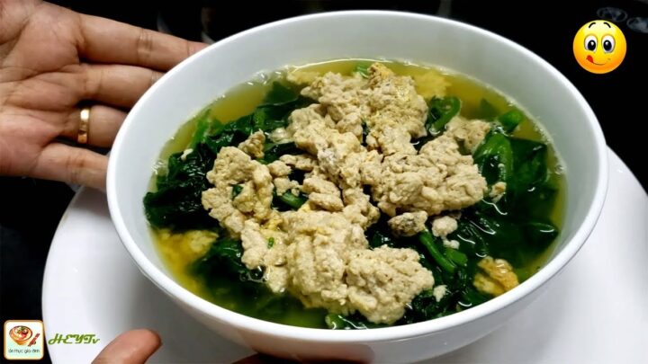 Bát súp hải sản ngô non nóng hổi, thơm ngon với các nguyên liệu tươi