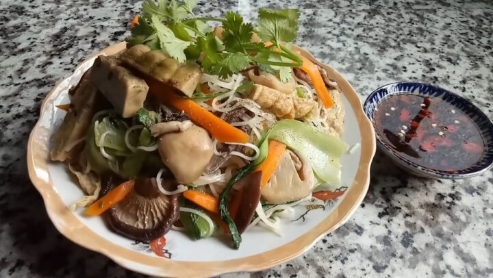 hu tieu xao rau nam thumbnail
