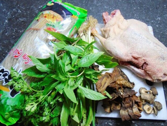 Nguyên liệu chính cho món miến măng vịt truyền thống