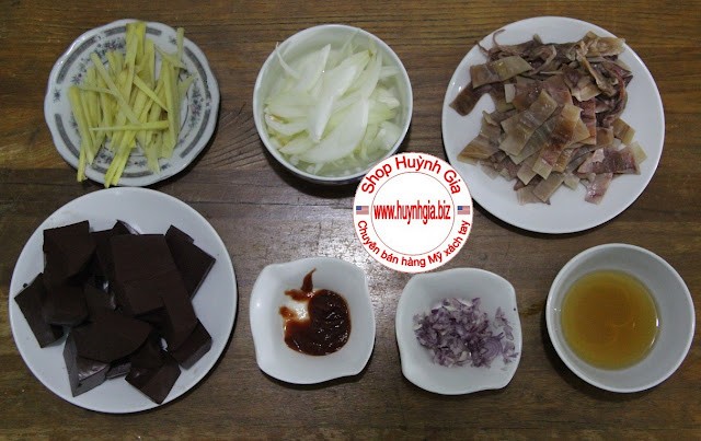 nguyên liệu tươi ngon chuẩn bị cho món cháo khô mực