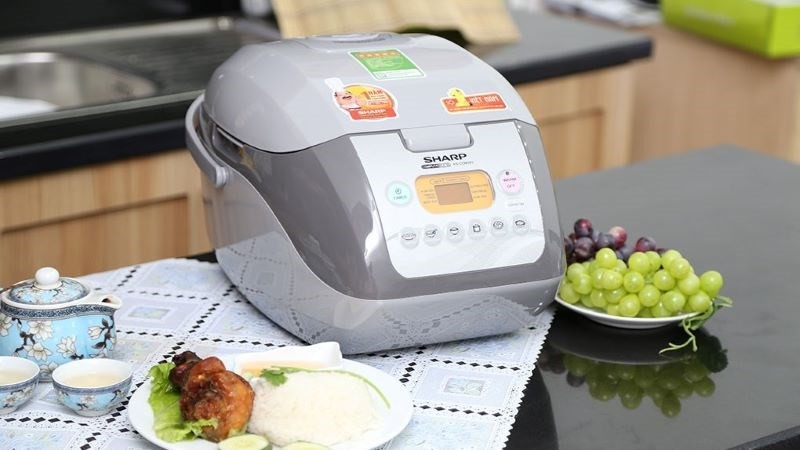 Nồi cơm điện tử Sharp với nhiều chức năng