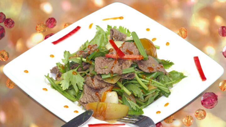 Cách nấu thịt đà điểu xào hành cần thơm ngon đậm vị