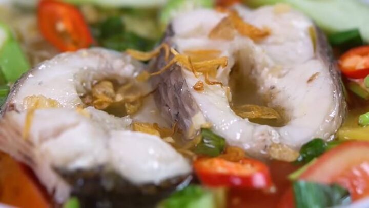 Tô canh chua cá lóc miền Trung nóng hổi, hấp dẫn, chuẩn vị quê nhà