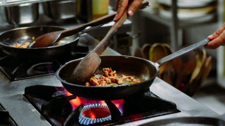 Kỹ thuật nấu ăn 2 lửa áp dụng trong nhiều cách nấu khác nhau