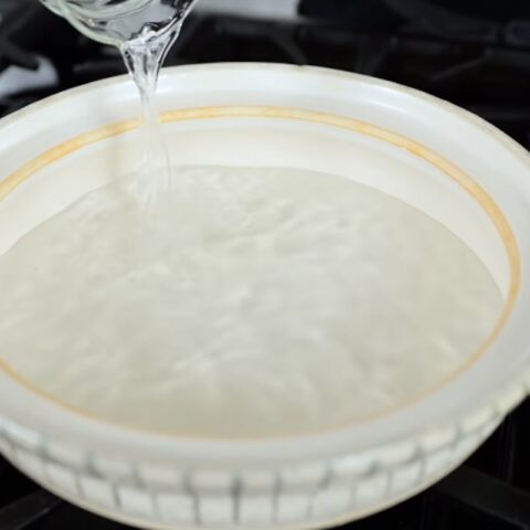 Ninh nước hầm từ tảo bẹ khô cho lẩu shabu shabu