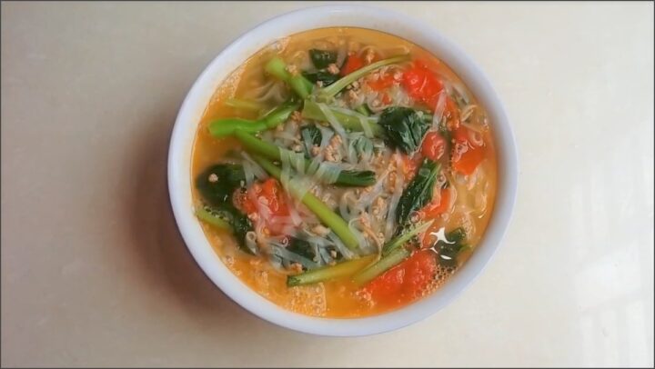 mi gao ca chua thit bam thumbnail 1