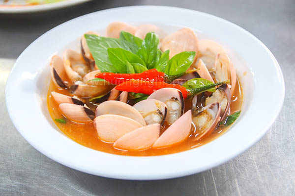 ngheu hap thai vi chua cay