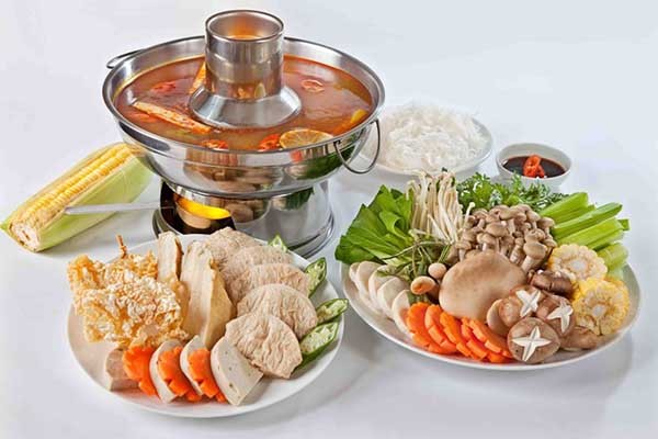 Nguyên liệu chuẩn bị cho món lẩu nấm chua cay chay thanh đạm