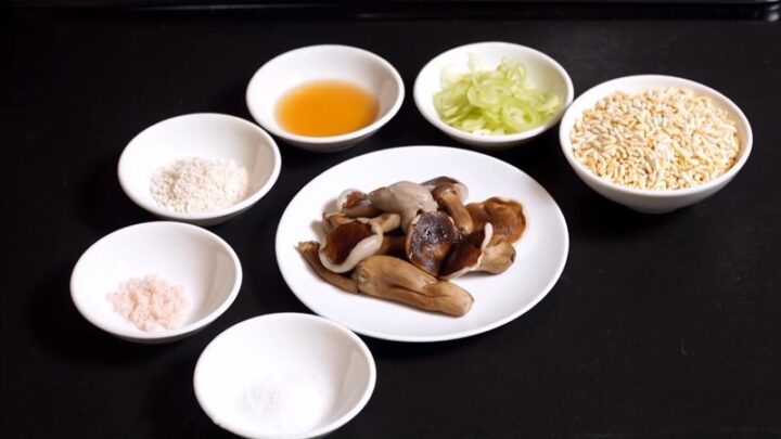 Các nguyên liệu chuẩn bị cho món cháo nấm tràm chay