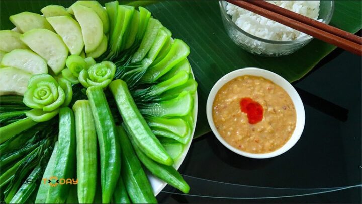 Đĩa rau luộc xanh tươi chấm chao đậm đà, gợi ý cách nấu ăn đơn giản mà ngon