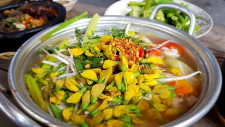 Canh cá bống chua thanh hấp dẫn trên bàn ăn gia đình