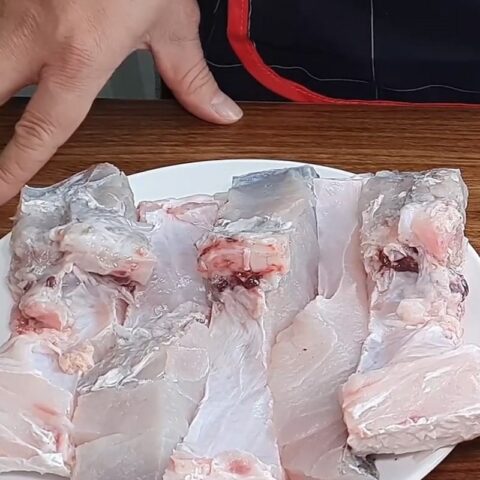 Bí quyết sơ chế cá vược sạch tinh để món ăn ngon