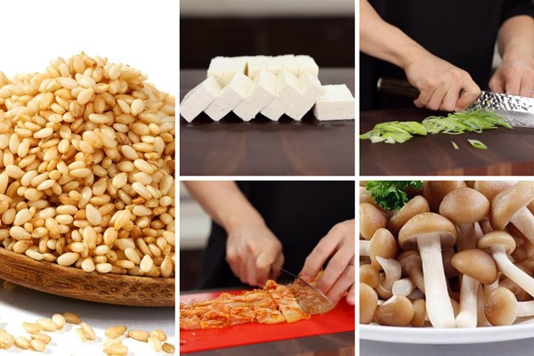 Sơ chế nguyên liệu đậu phụ, kim chi và nấm để nấu canh kim chi chay