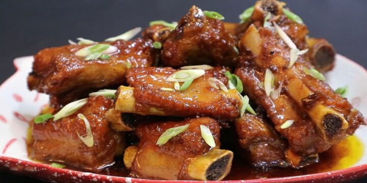 Món sườn non kho nước dừa thơm ngon chuẩn vị Việt
