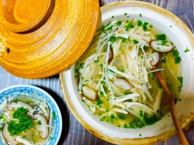 Súp tổ yến gà xé