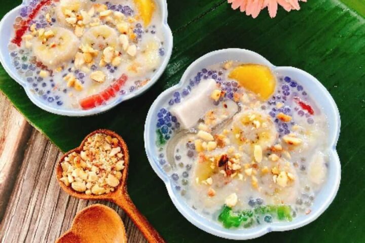 Tô chè chuối bột báng nước cốt dừa thơm béo, rắc đậu phộng rang