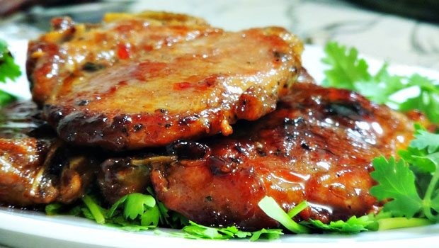 Sườn áp chảo hấp dẫn, món ăn kèm rau ngót Nhật bổ dưỡng