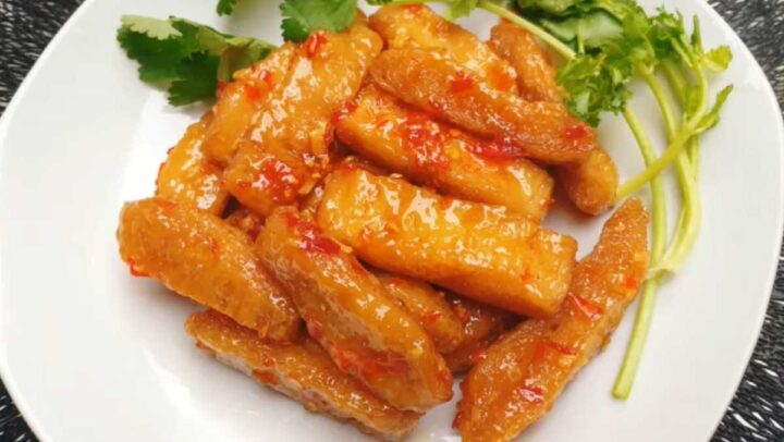 Món sườn chay chua ngọt hấp dẫn, màu sắc bắt mắt, sẵn sàng thưởng thức