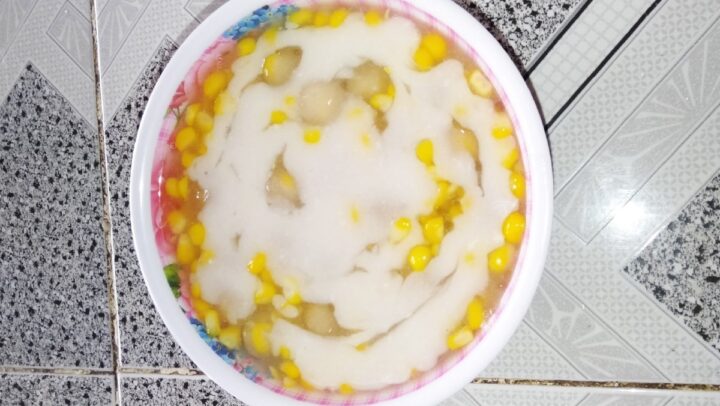 Tổng quan món chè bắp với nước cốt dừa hấp dẫn, màu sắc bắt mắt