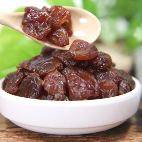 Nhãn nhục khô được bày bán nhiều trên thị trường