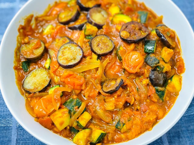 vegetable masala with eggplant and zucchini v0 i1utrnuldsf81