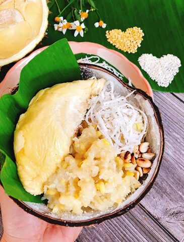 Món xôi sầu riêng miền Tây hấp dẫn với màu vàng bắt mắt và hương thơm đặc trưng